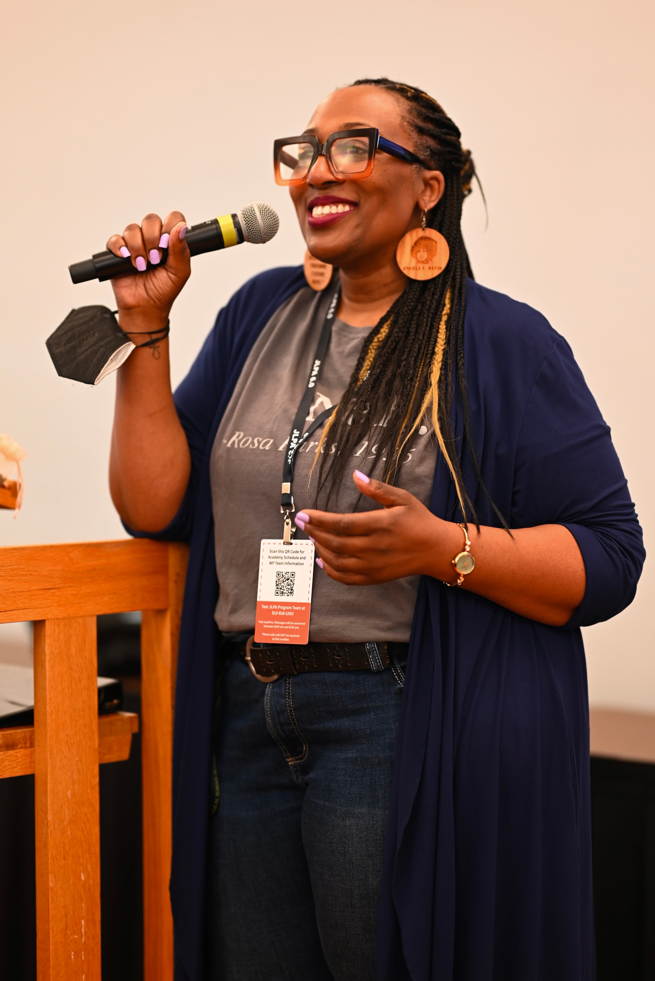 Dr. Jamie Eaddy speaking at an event