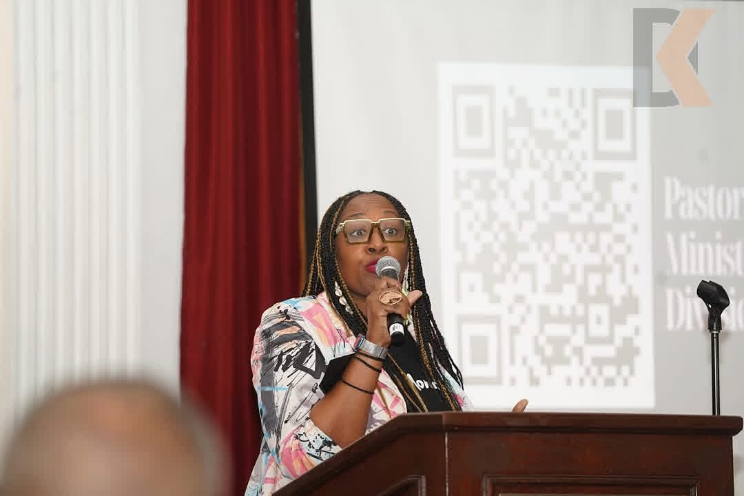 Dr. Jamie Eaddy speaking at a grief education event